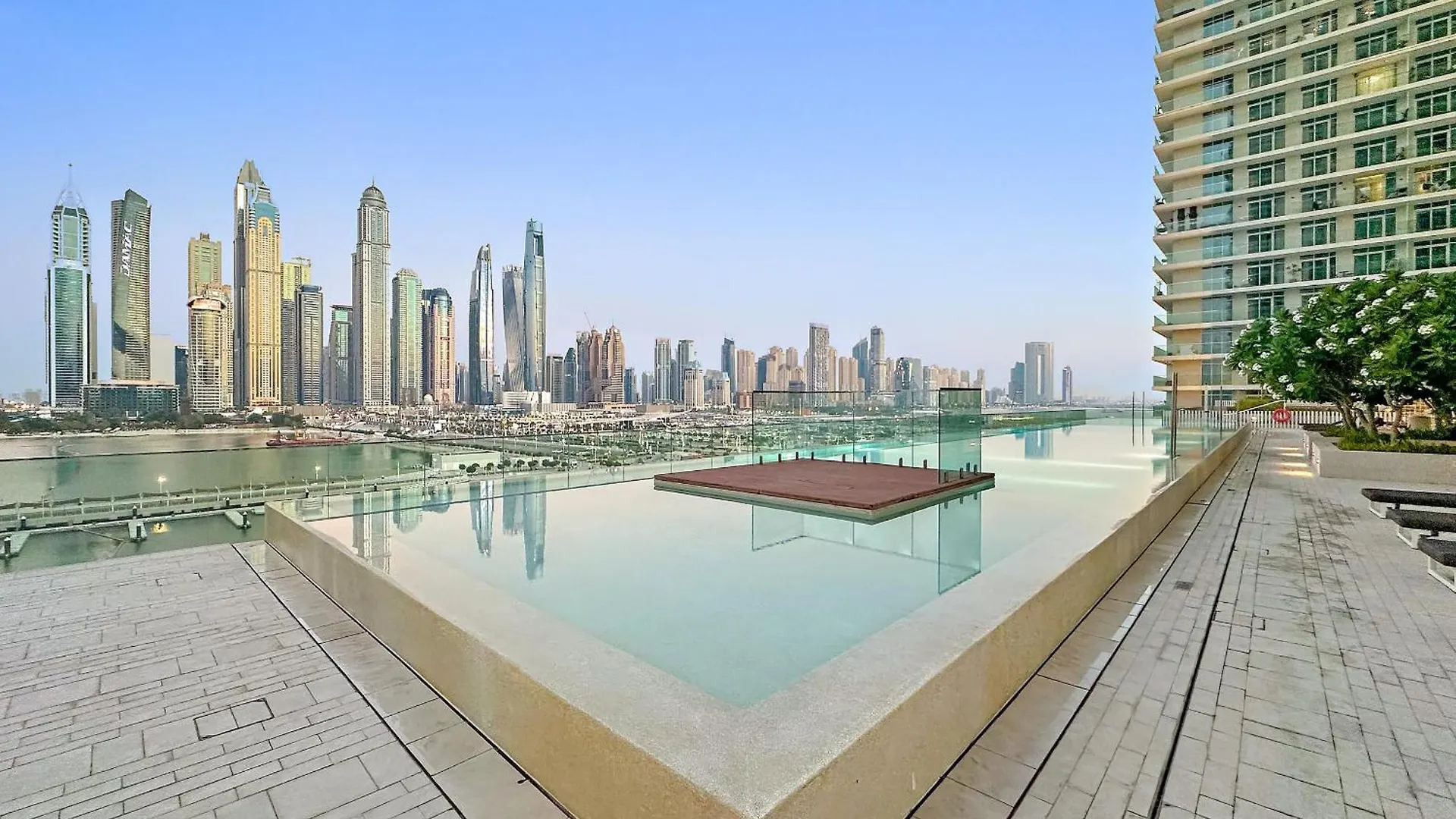 Апартаменты Vayk - Stunning 2Br In Emaar Beachfront With Beach Access Дубай